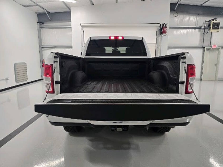 Used 2024 RAM 2500 Tradesman w/ Chrome Appearance Group AWD/4WD image 9