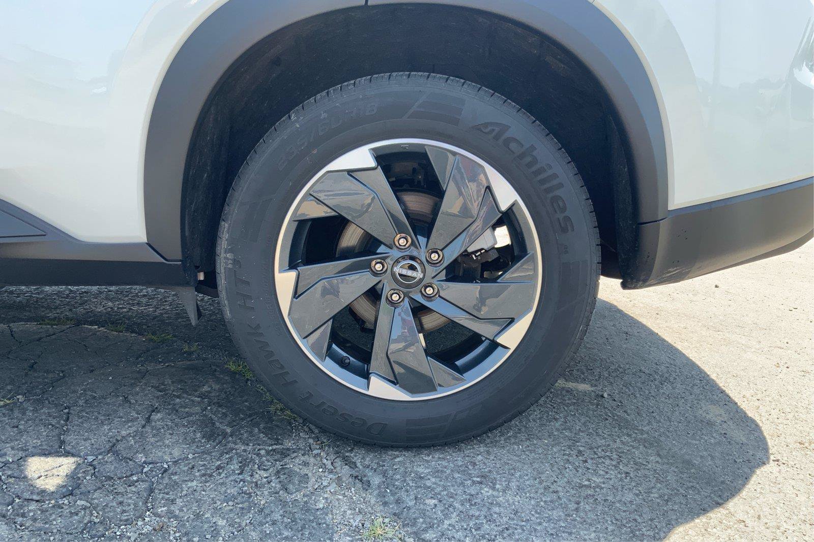 Used 2024 Nissan Rogue SV AWD/4WD image 28