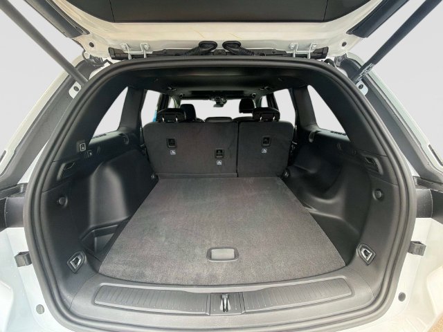 New 2026 Jeep Grand Cherokee Altitude AWD/4WD image 12