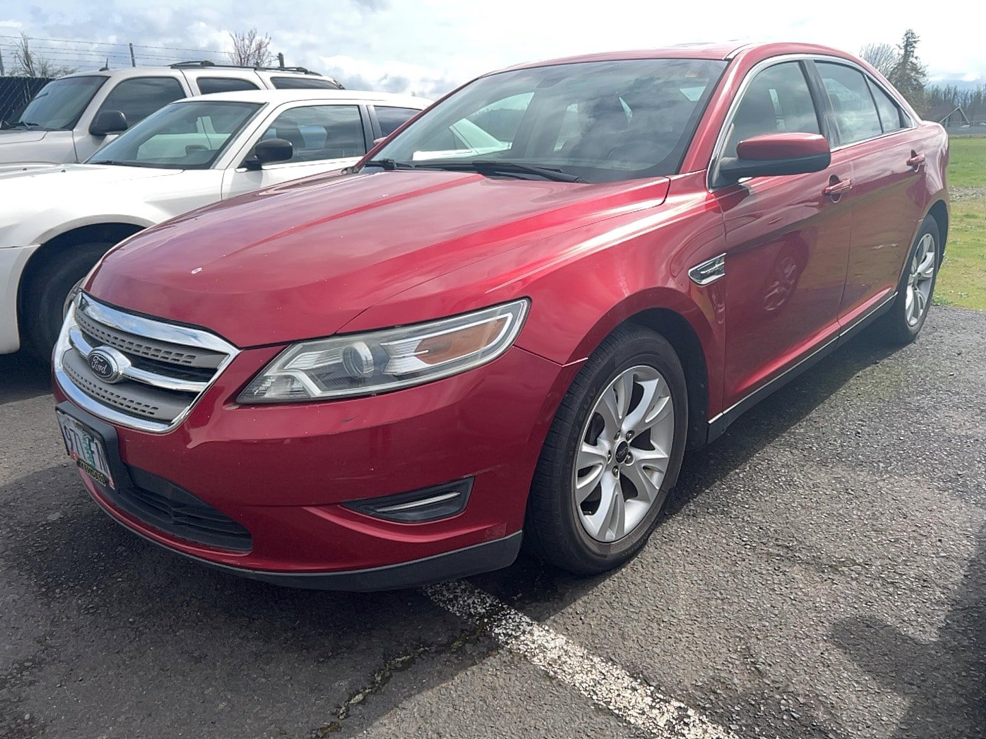 Used 2010 Ford Taurus SEL image 1