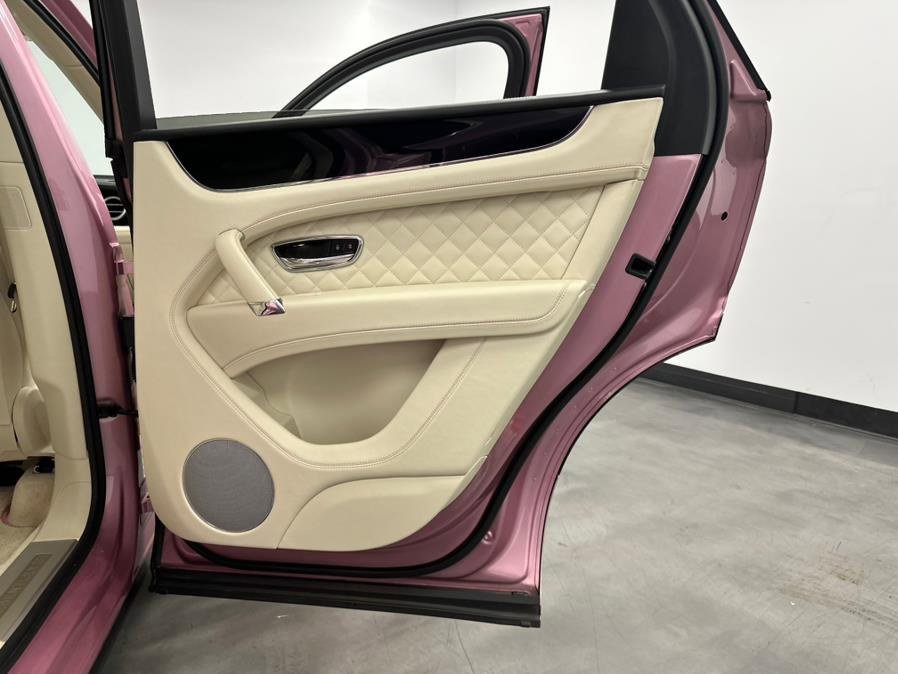 Used 2018 Bentley Bentayga image 28