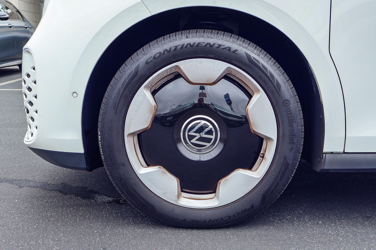 Used 2025 Volkswagen ID. Buzz Pro S RWD image 18