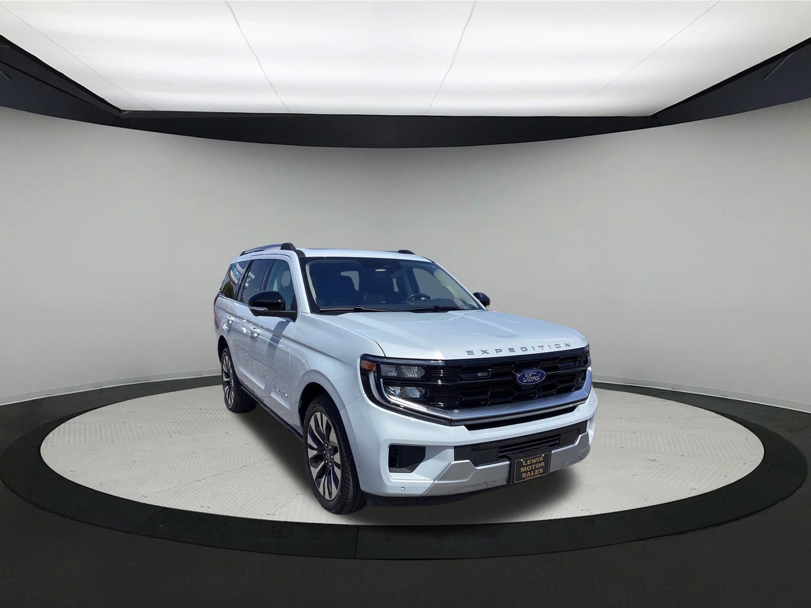Used 2025 Ford Expedition Platinum w/ Driver's Package AWD/4WD image 2