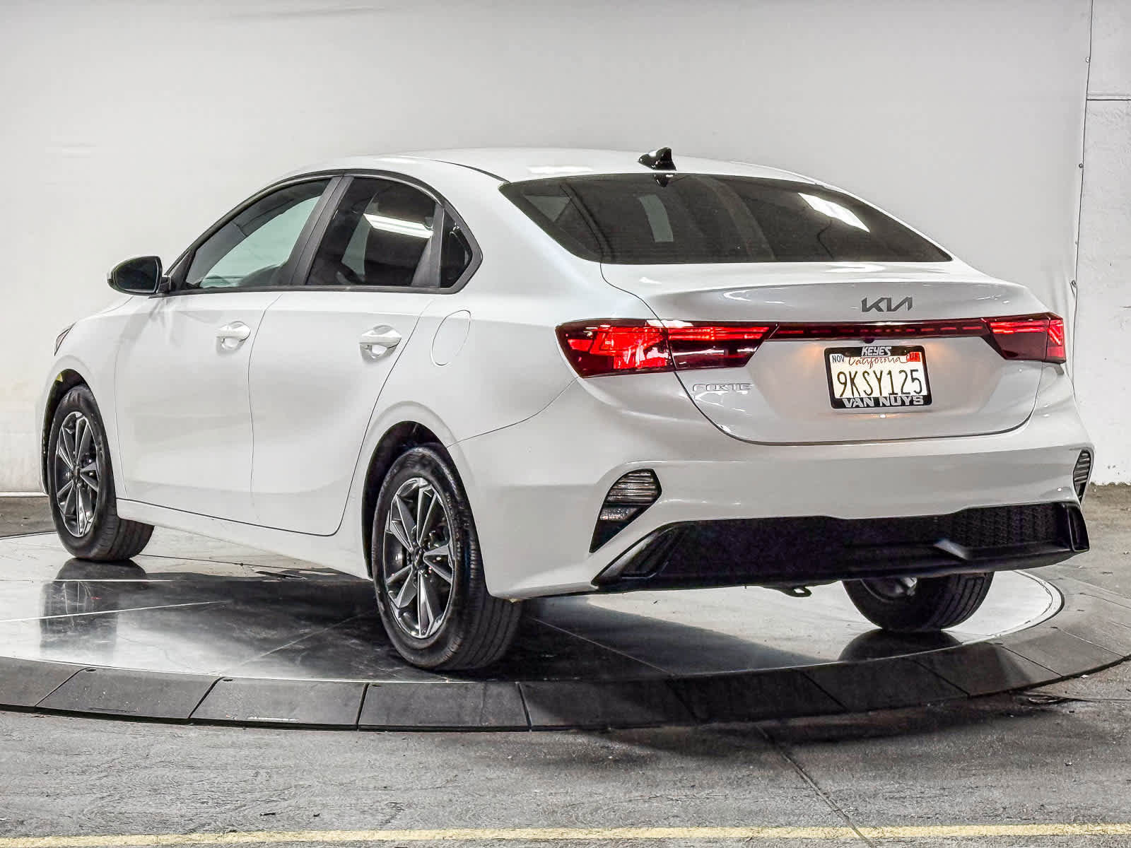 Used 2024 Kia Forte LXS FWD image 2