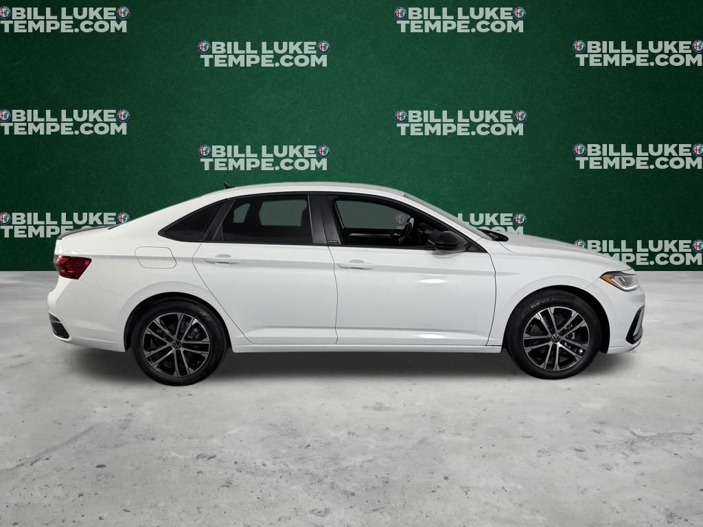 Used 2025 Volkswagen Jetta Sport image 4