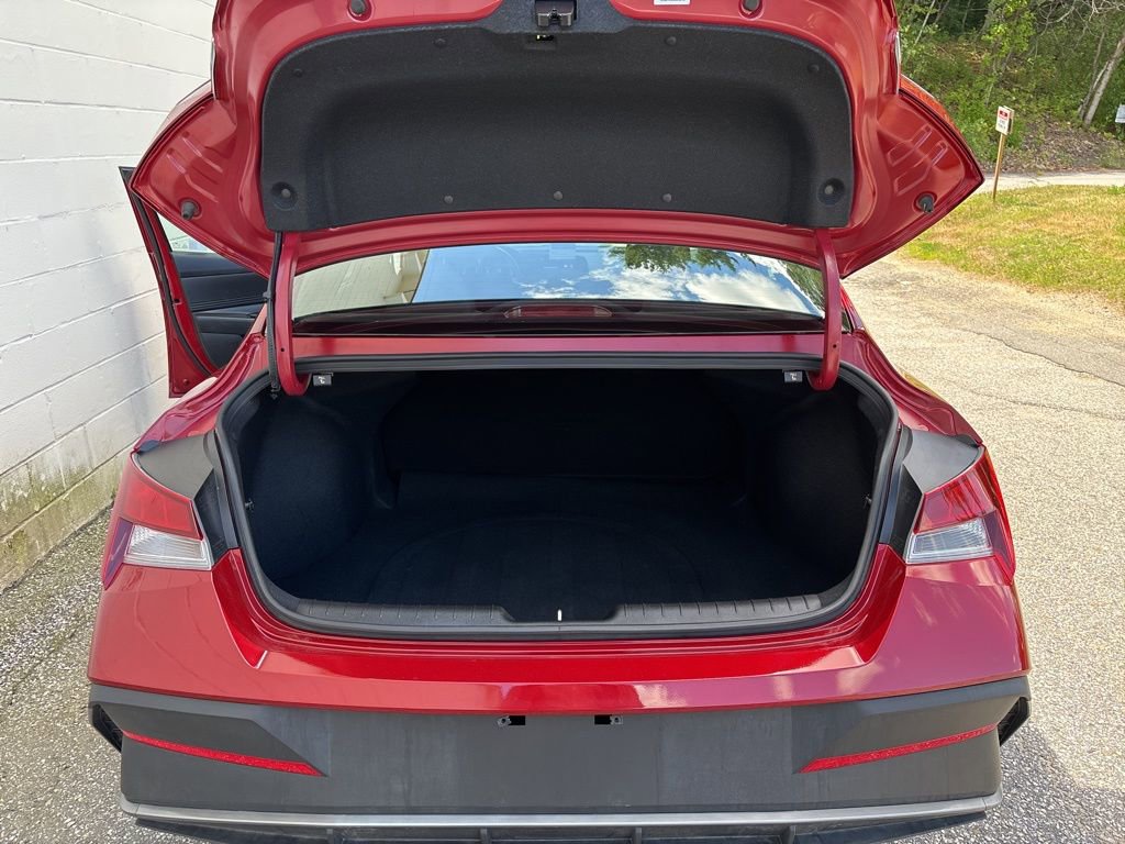 Used 2025 Hyundai Elantra Sport image 7