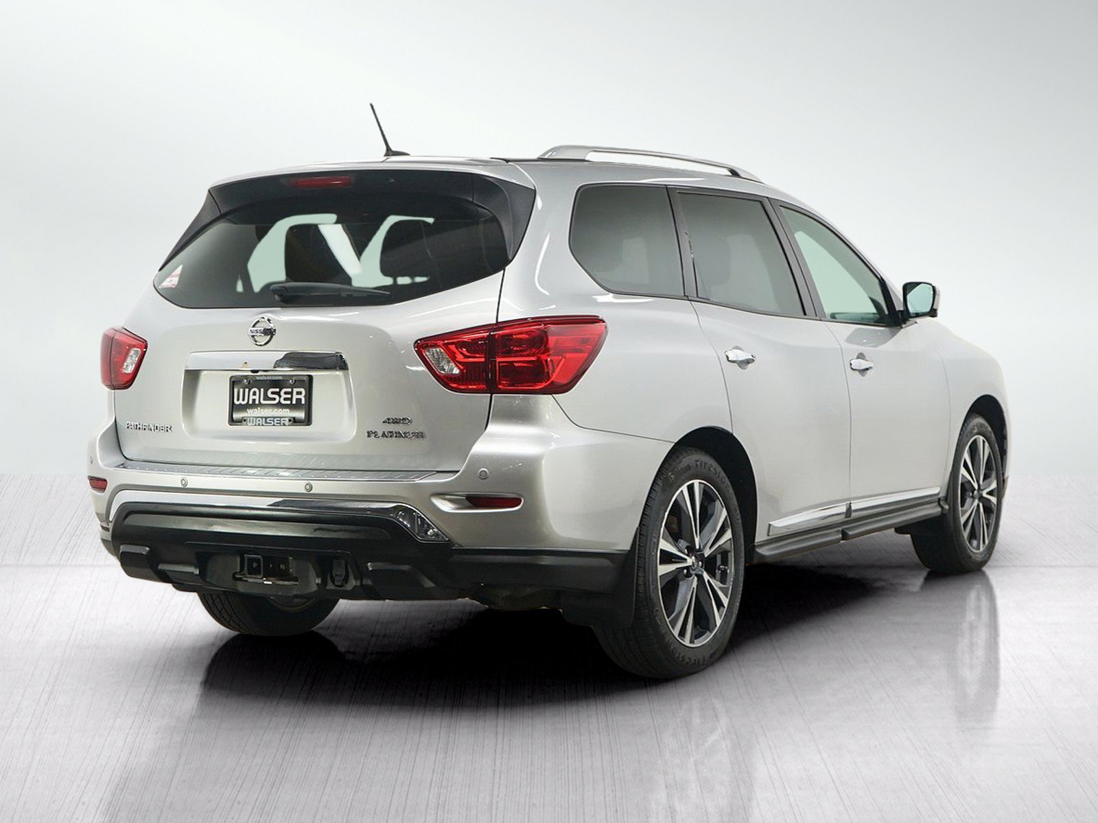 Used 2017 Nissan Pathfinder Platinum w/ Cargo Package AWD/4WD image 5