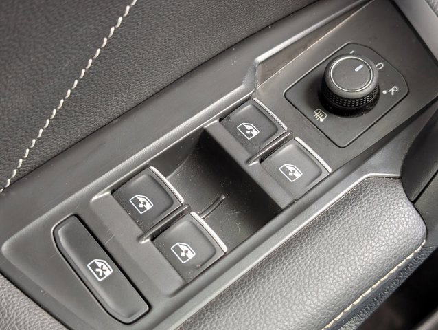 Used 2023 Volkswagen Tiguan SE image 21