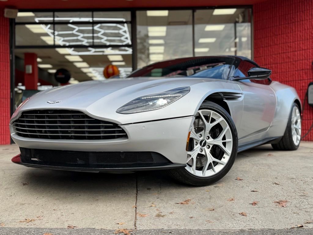 Used 2019 Aston Martin DB11 Volante image 2