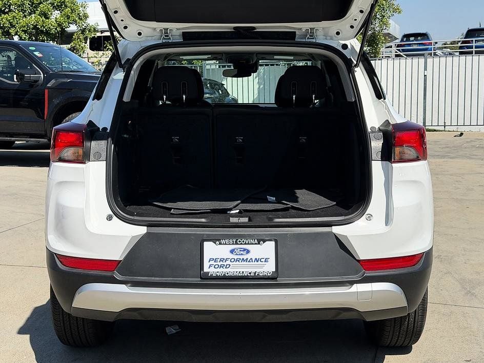 Used 2025 Chevrolet TrailBlazer LT AWD/4WD image 14