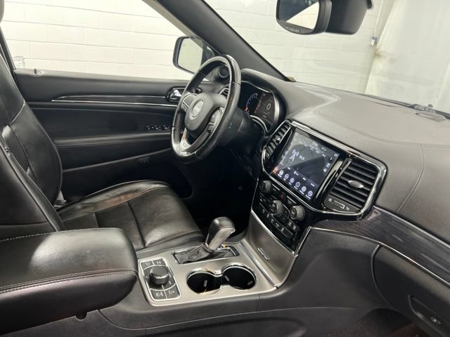 Used 2020 Jeep Grand Cherokee Overland AWD/4WD image 25