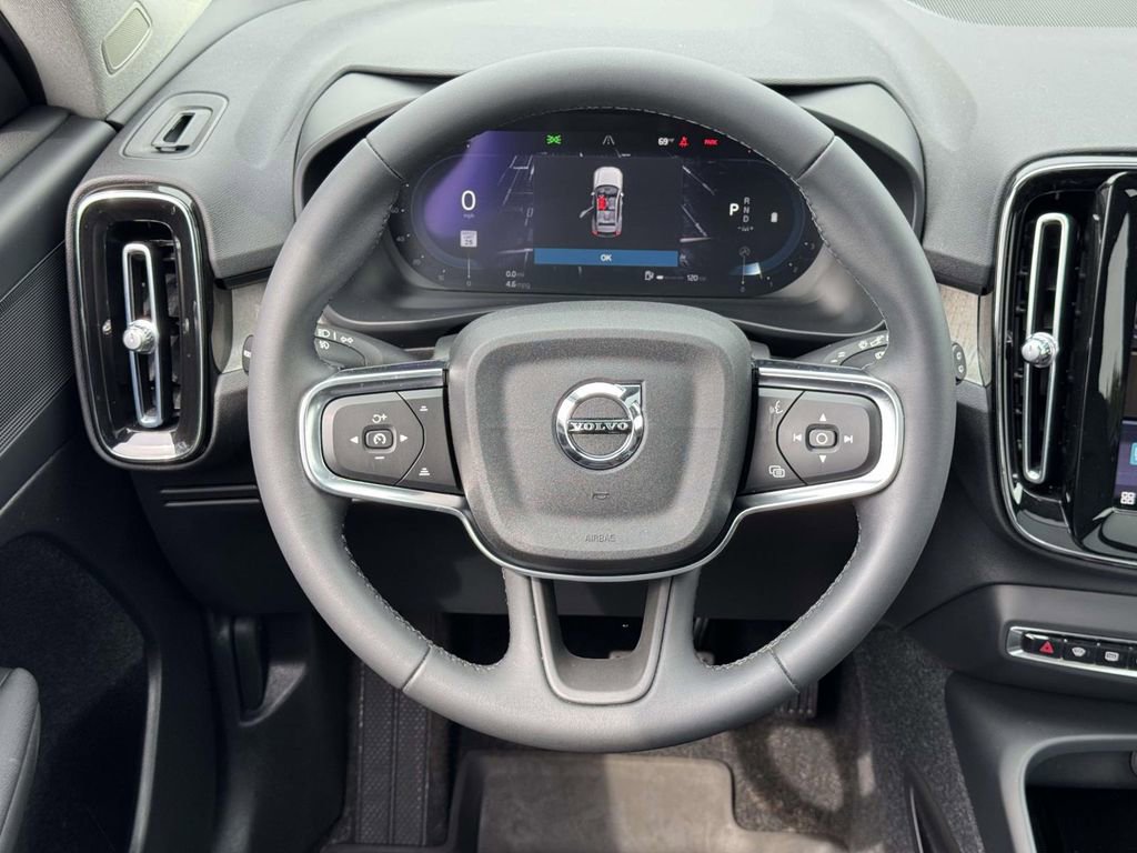 Certified 2023 Volvo XC40 B5 Plus w/ Driver Assist Package AWD/4WD image 15