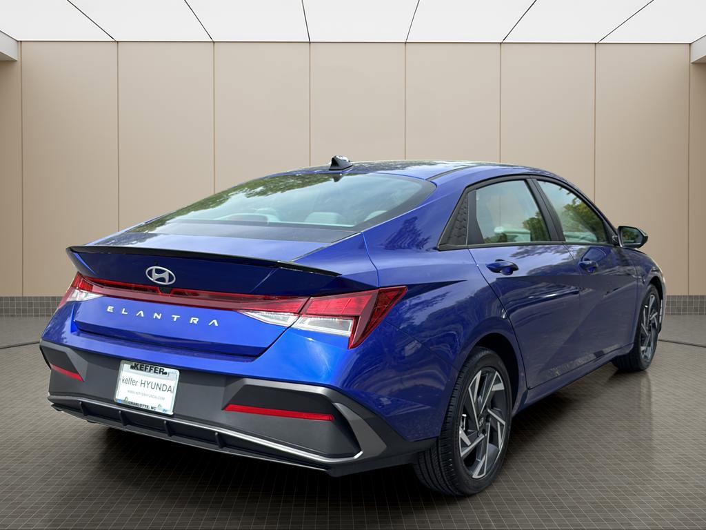 Used 2025 Hyundai Elantra Sport FWD image 5