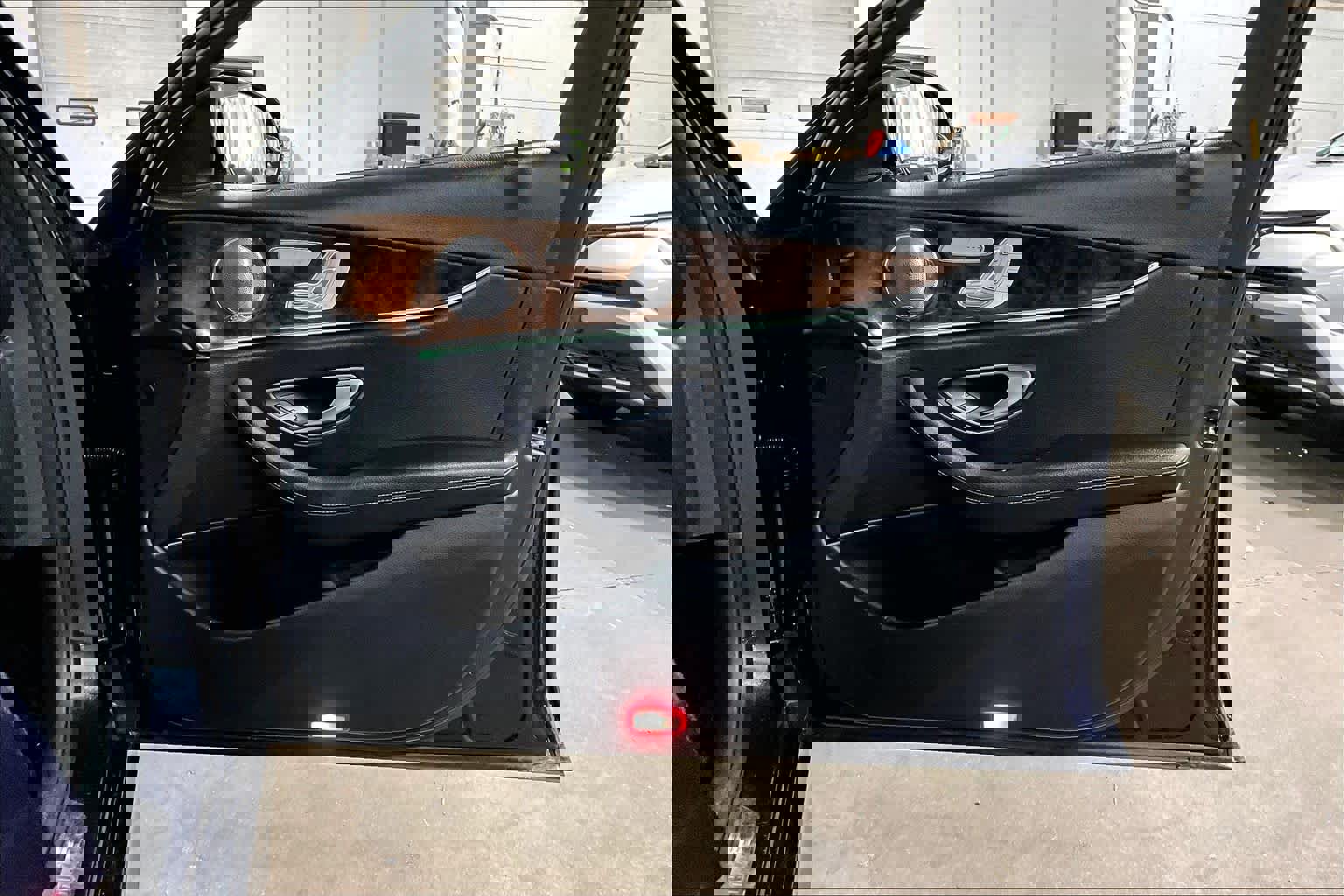 Used 2017 Mercedes-Benz E 300 4MATIC image 22