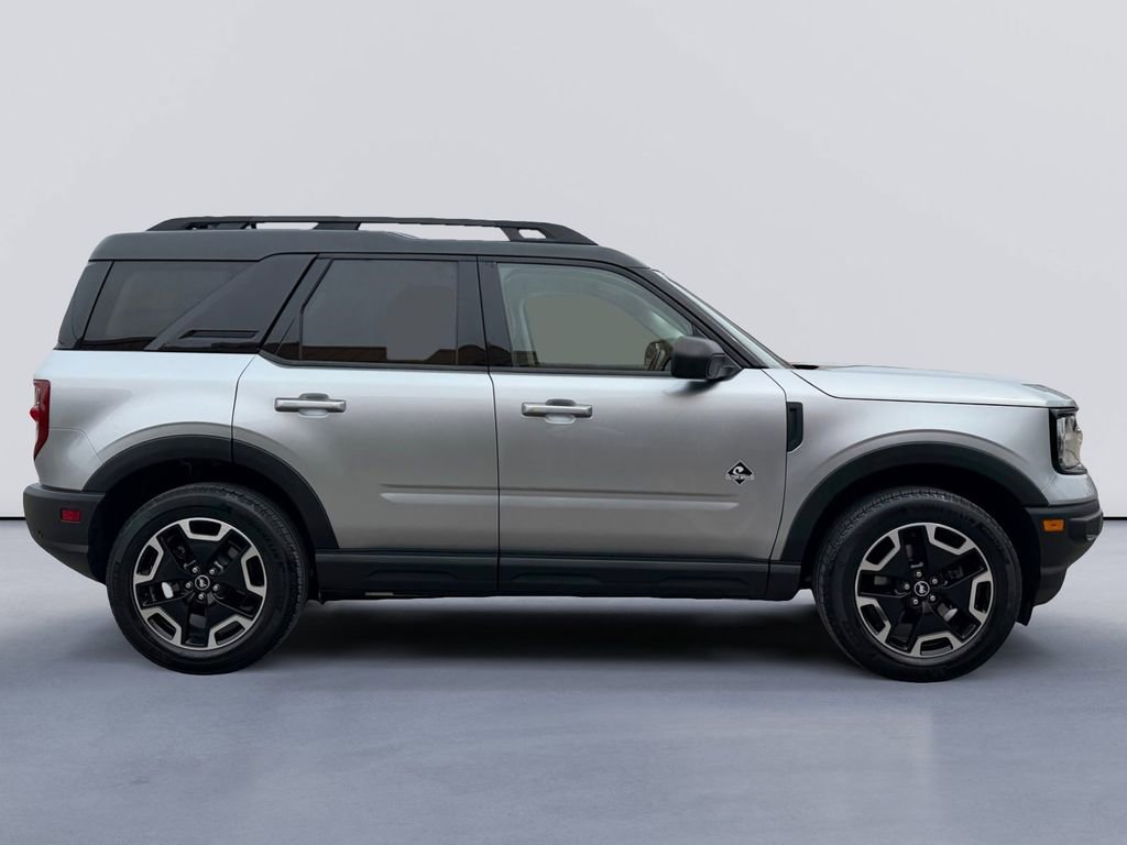 Used 2022 Ford Bronco Sport Outer Banks w/ Tech Package image 2