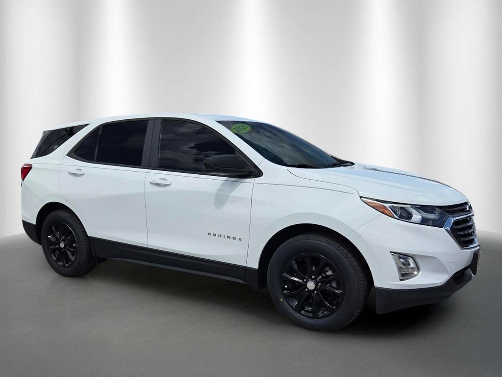 Used 2021 Chevrolet Equinox LS w/ LS Convenience Package FWD image 2
