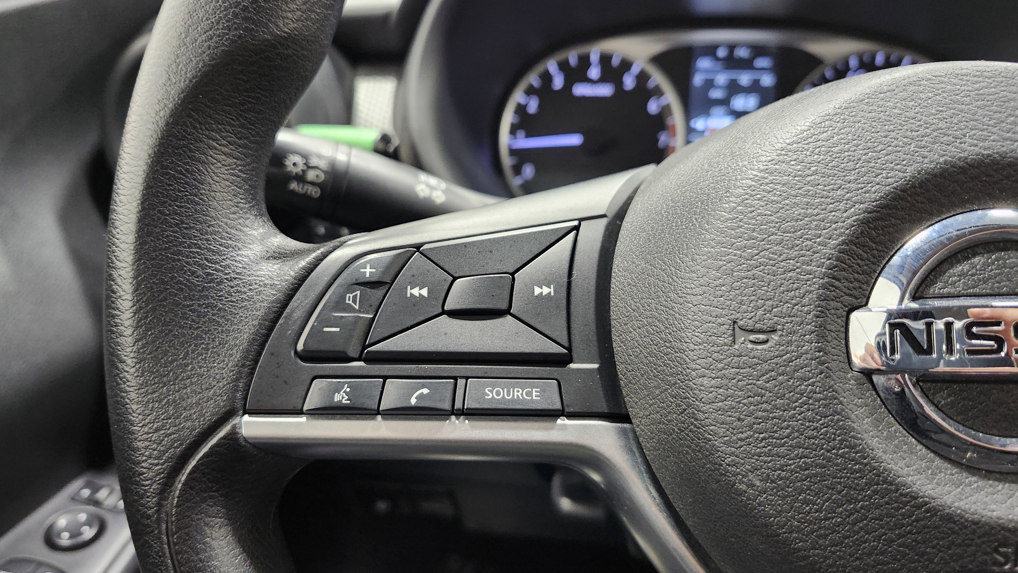 Used 2020 Nissan Kicks S image 31