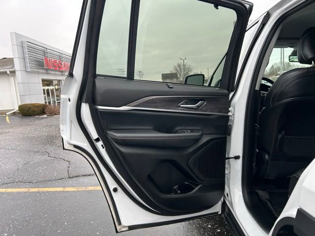 Used 2023 Jeep Grand Cherokee Limited w/ Luxury Tech Group II image 21