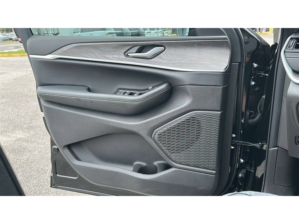 New 2026 Jeep Grand Cherokee L 2WD image 11