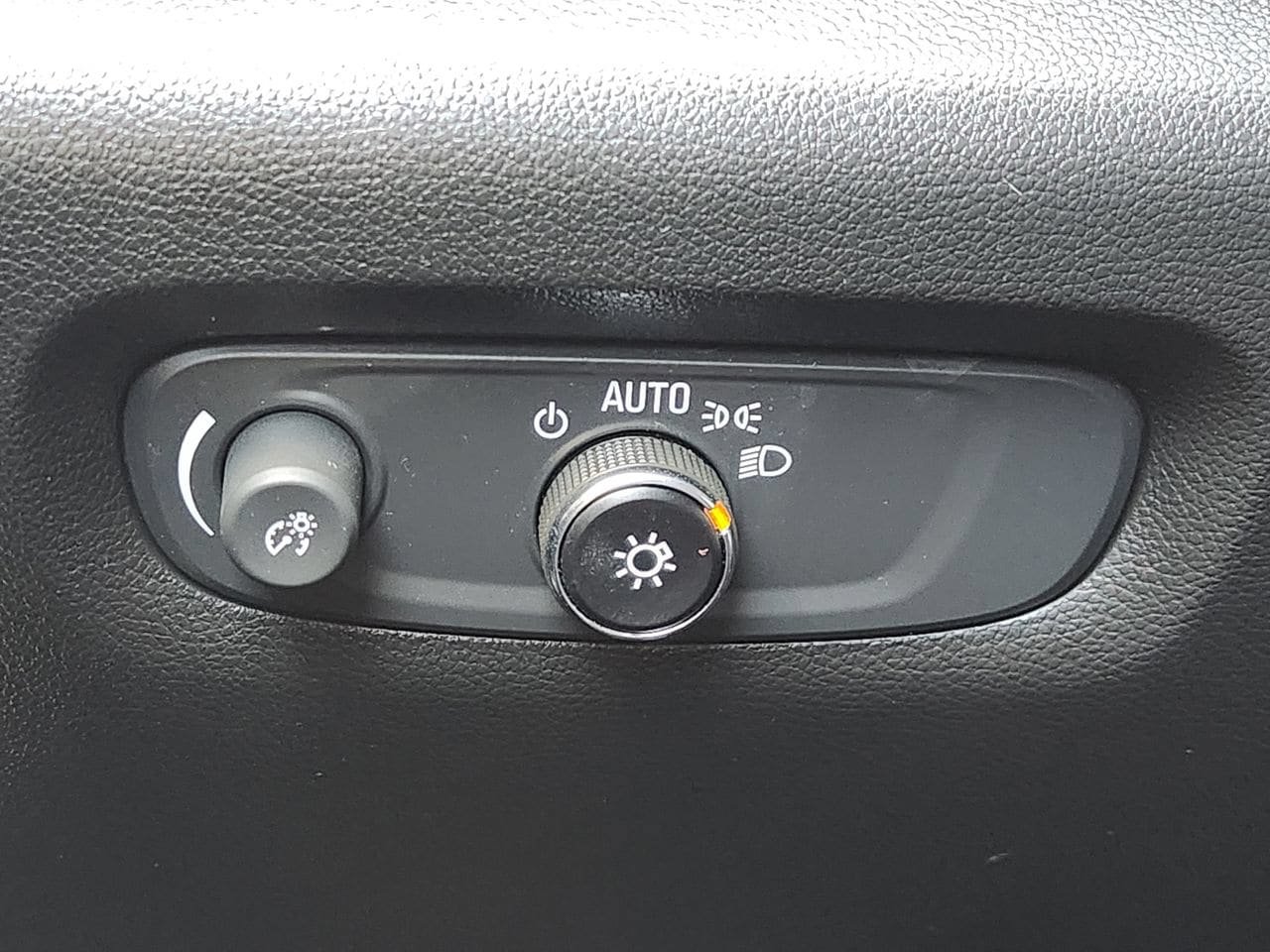 Used 2023 Chevrolet Traverse LT FWD image 21