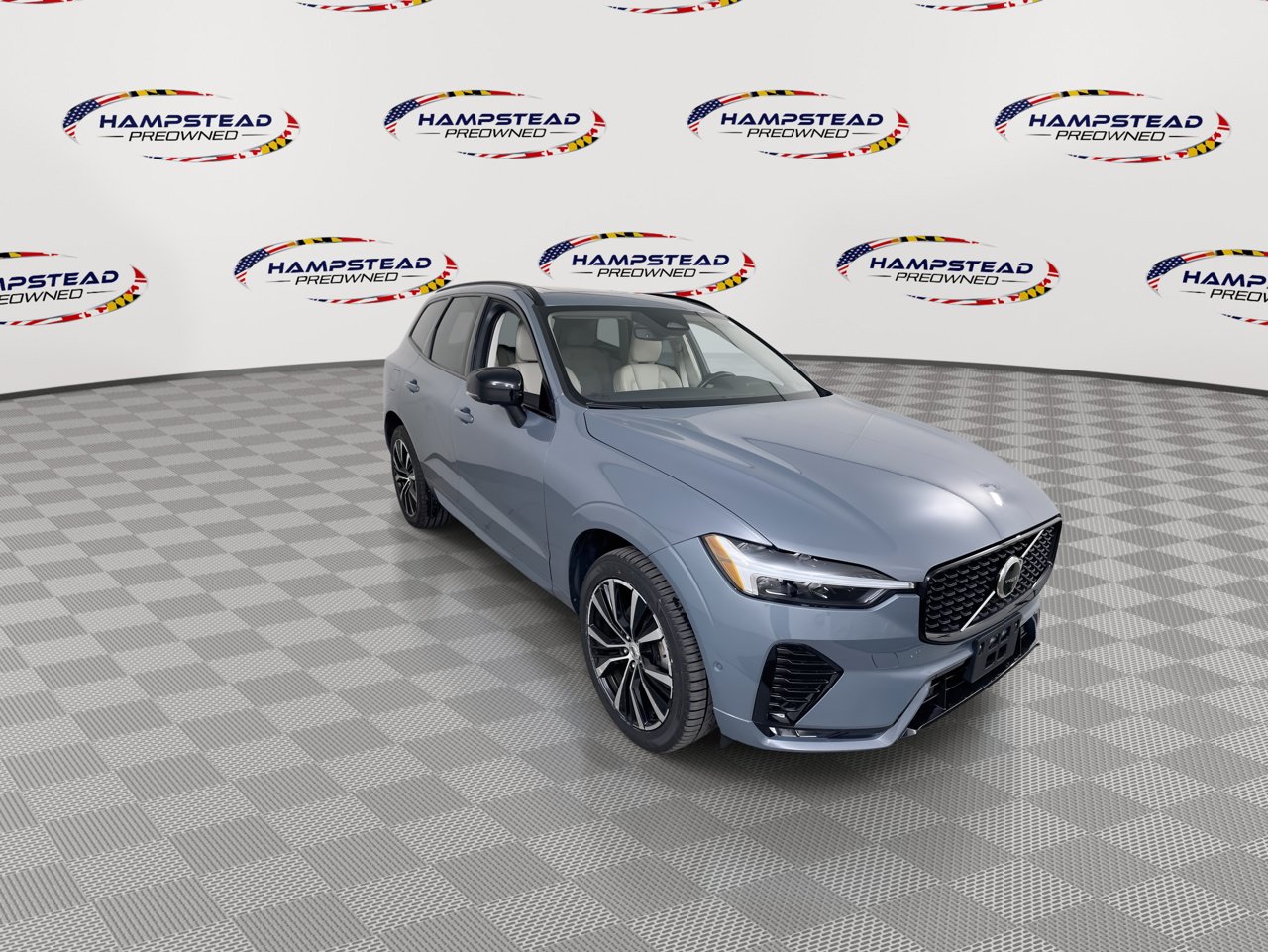Used 2023 Volvo XC60 B5 Plus AWD/4WD image 2