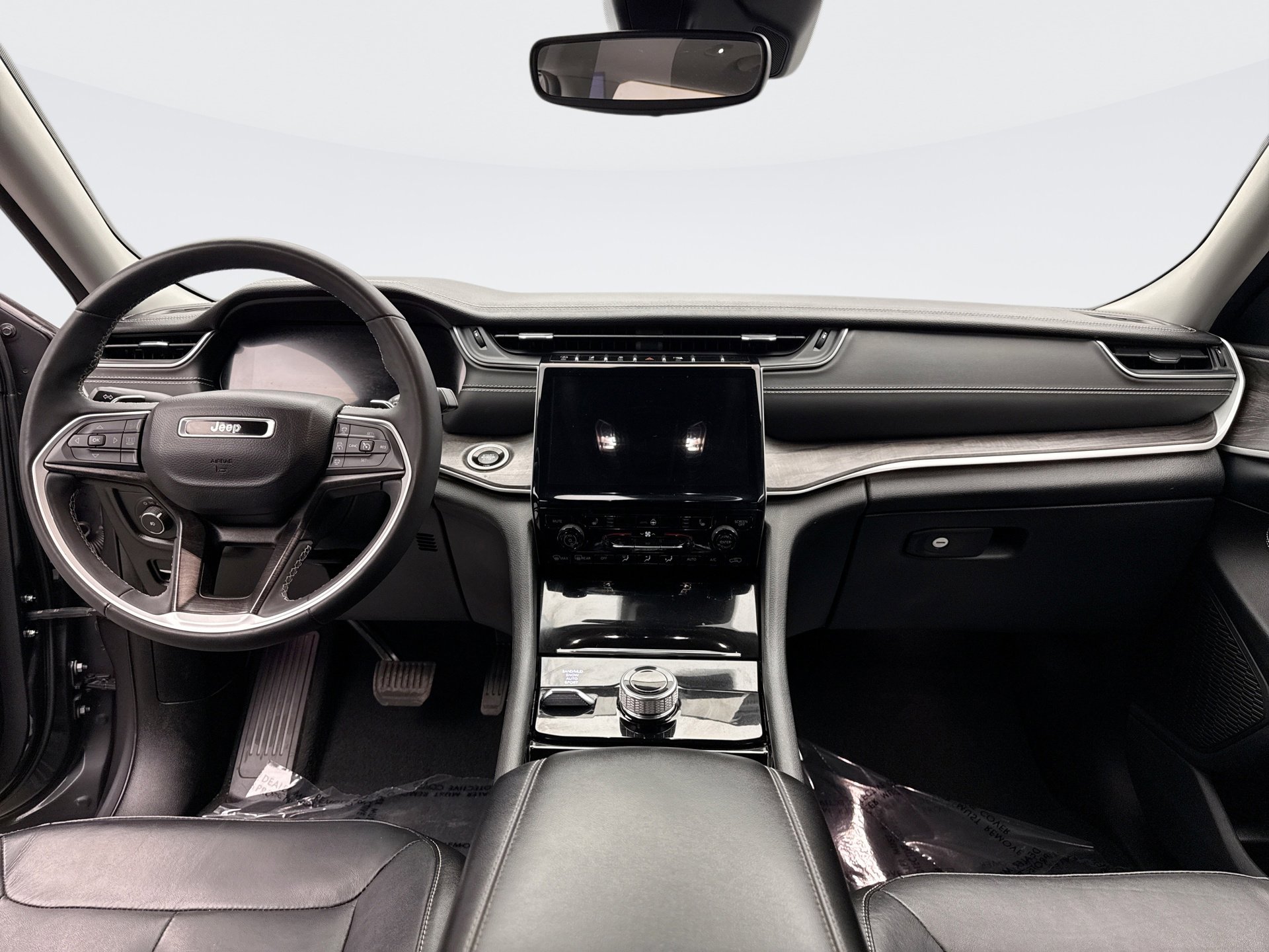 Used 2023 Jeep Grand Cherokee L Limited w/ Black Appearance Package image 14