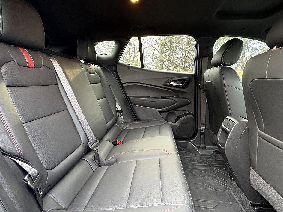 Used 2024 Chevrolet Trax RS w/ Sunroof Package image 12