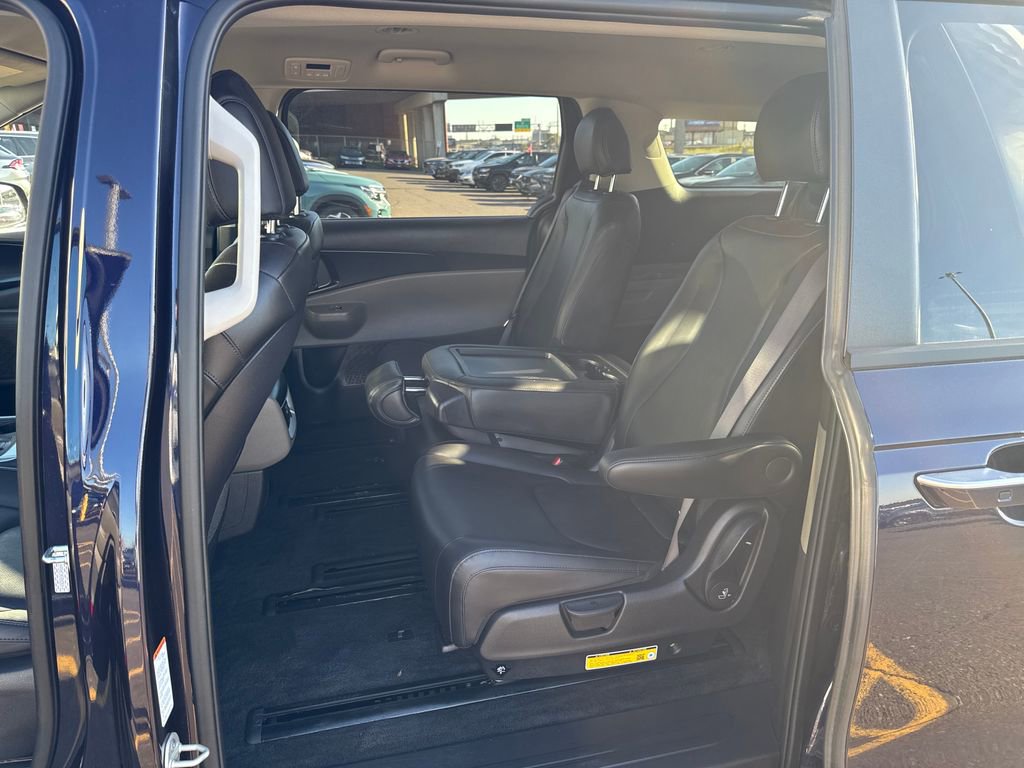 Certified 2025 Kia Carnival image 25