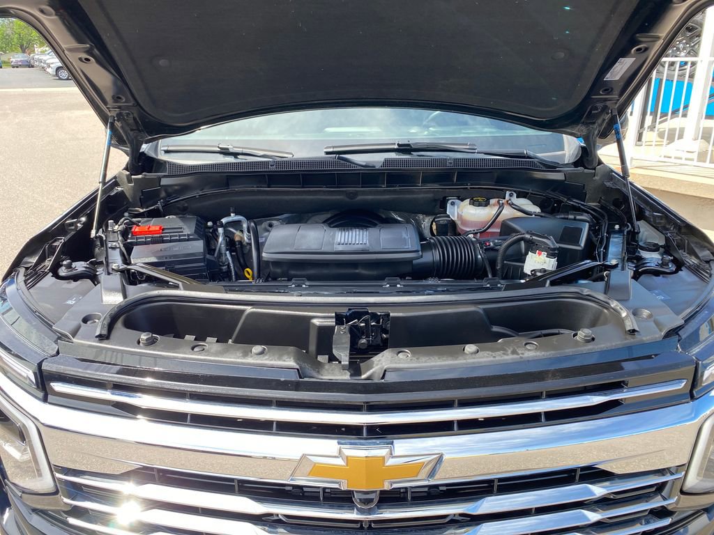 Used 2025 Chevrolet Suburban LT w/ Comfort Package AWD/4WD image 22