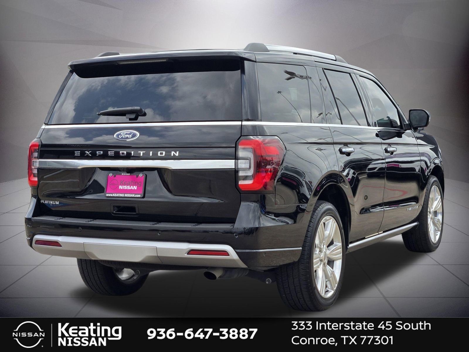 Used 2024 Ford Expedition Platinum RWD image 3