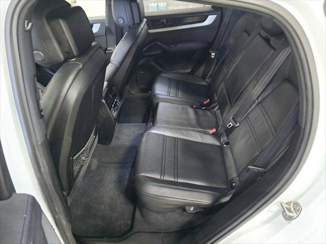 Used 2024 Porsche Cayenne Coupe image 16