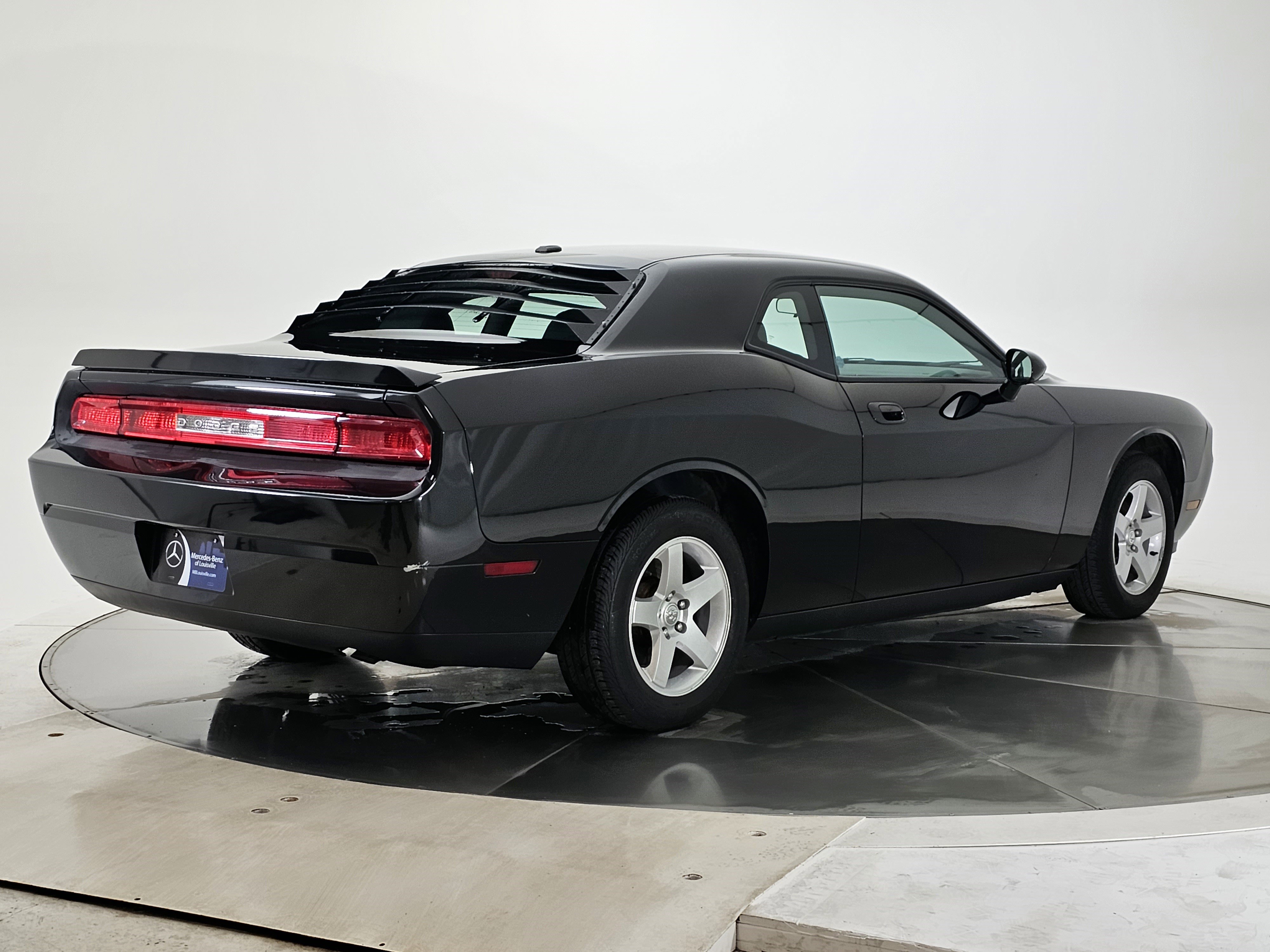 Used 2010 Dodge Challenger SE image 3