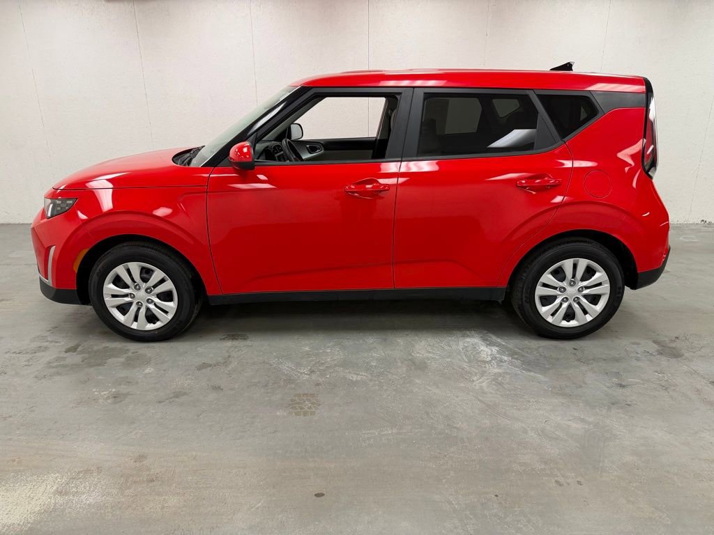 Used 2024 Kia Soul LX image 2