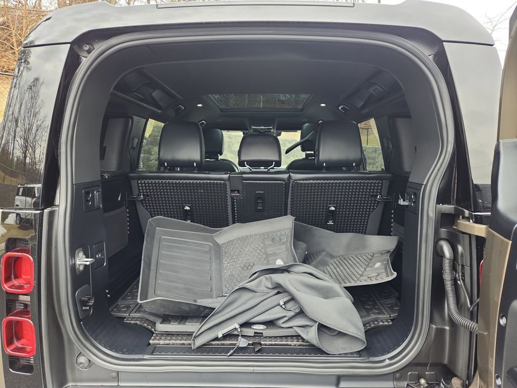Used 2023 Land Rover Defender 110 S image 13