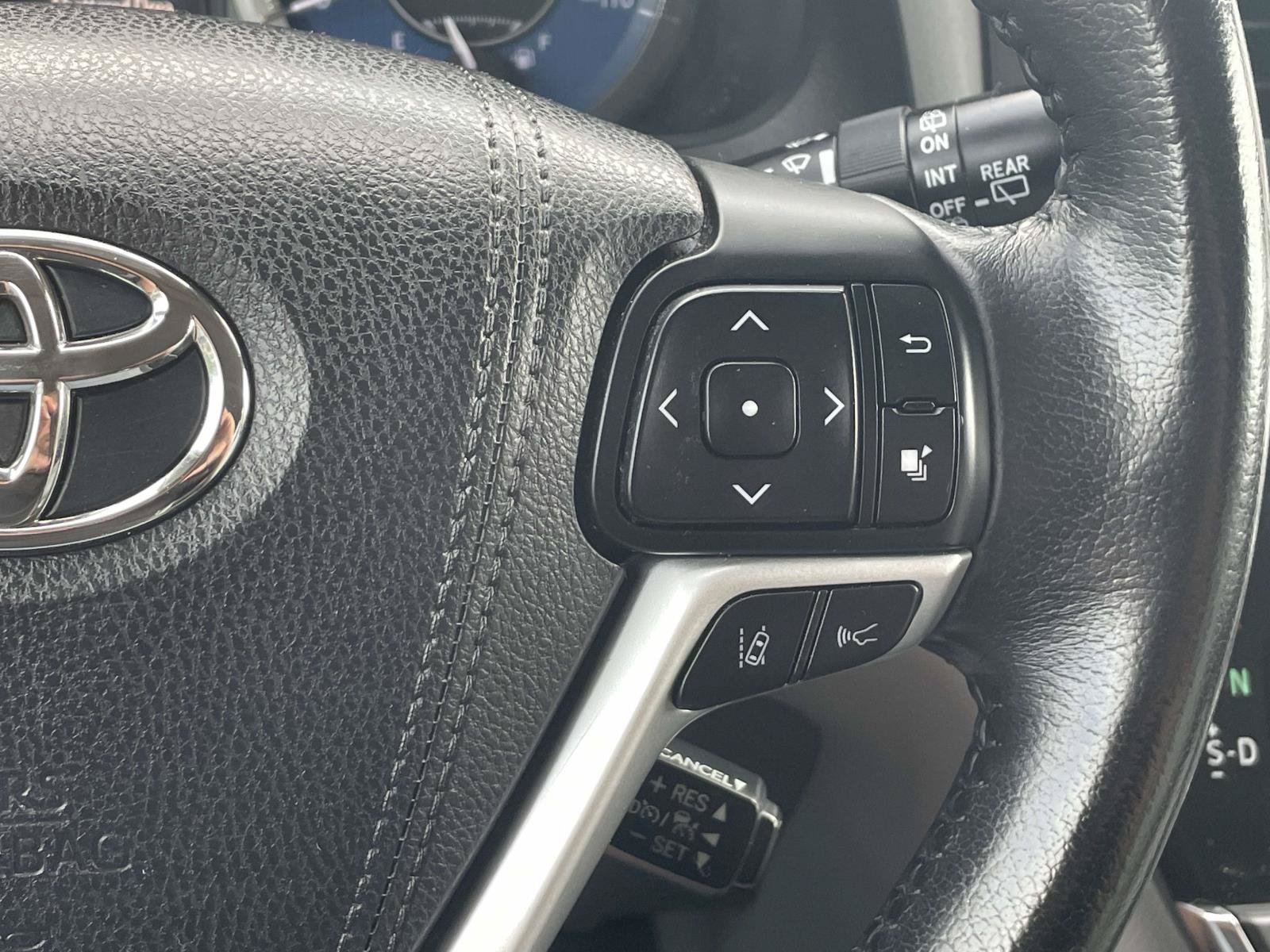 Used 2018 Toyota Sienna XLE w/ XLE Navigation Package AWD/4WD image 33