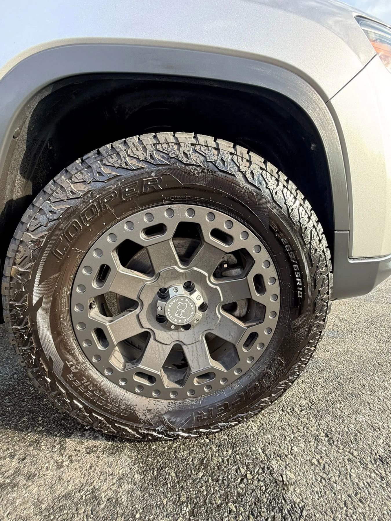 Used 2020 Jeep Cherokee Limited AWD/4WD image 16