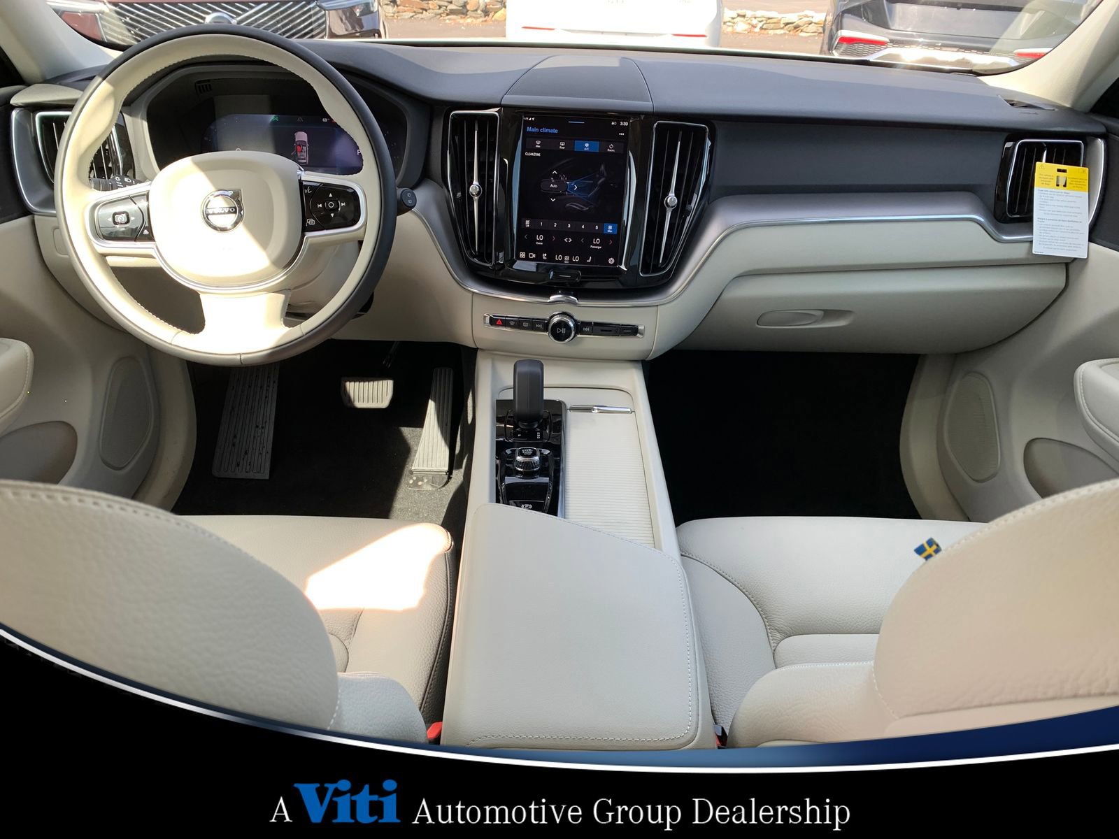 Used 2025 Volvo XC60 B5 Core w/ Climate Package image 2