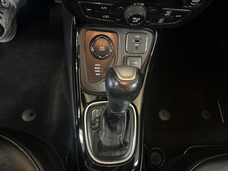 Used 2018 Jeep Compass Latitude w/ Popular Equipment Group AWD/4WD image 16