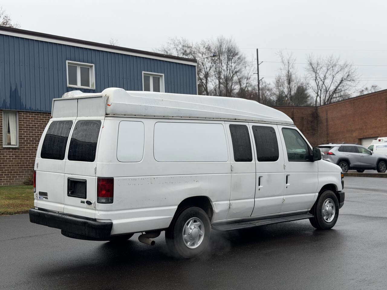 Used 2010 Ford E-350 and Econoline 350 XLT image 7