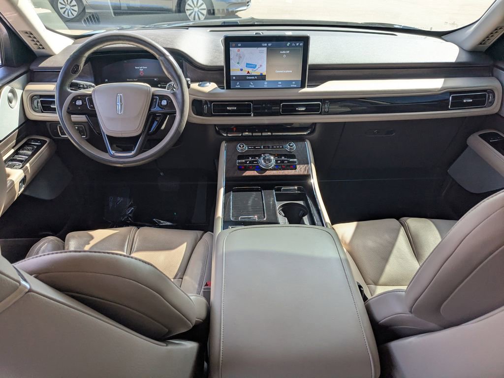Used 2022 Lincoln Aviator Reserve w/ Equipment Group 201A image 2