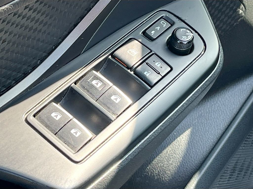 Used 2018 Toyota C-HR XLE FWD image 18