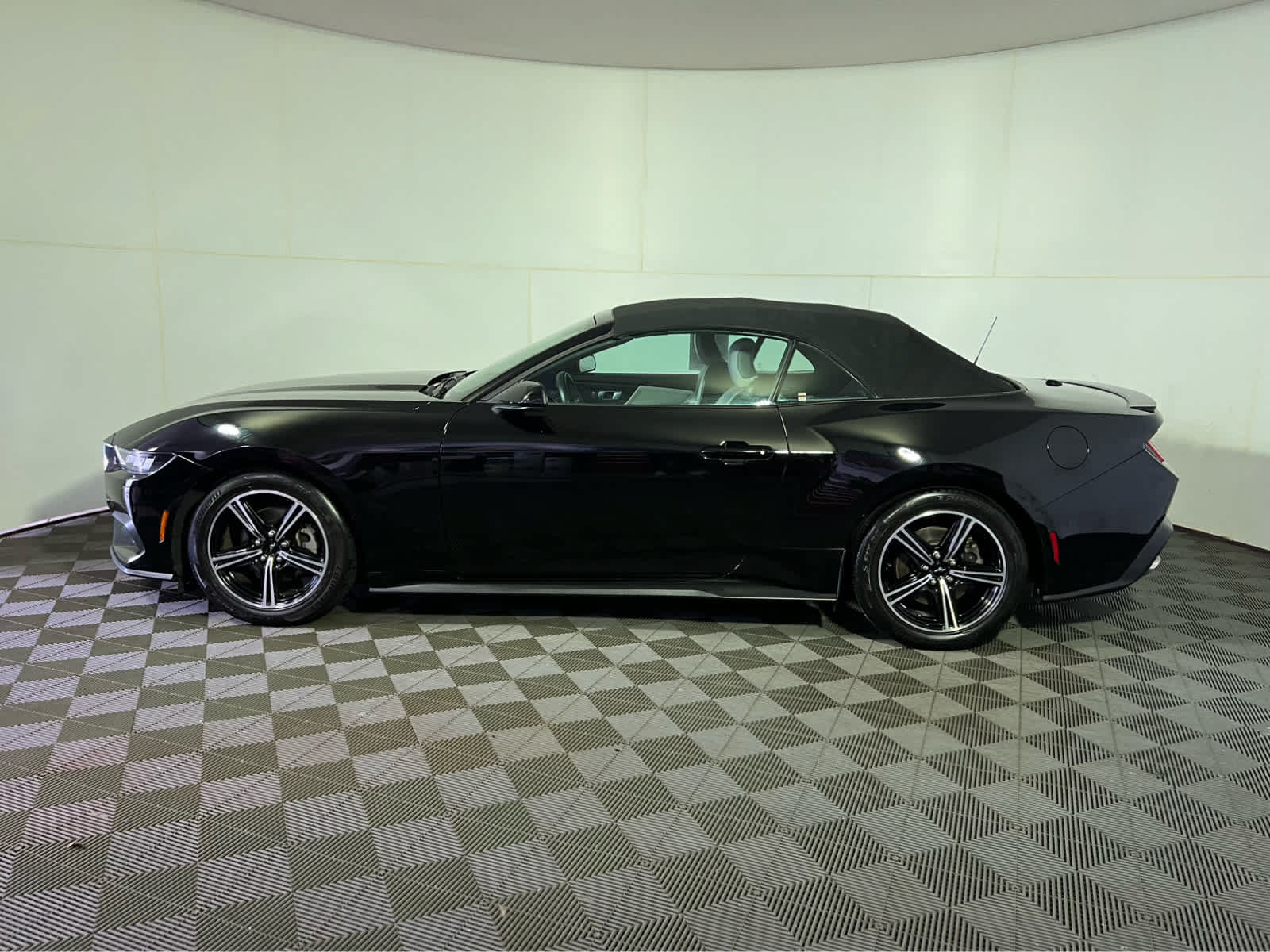 Used 2024 Ford Mustang Premium RWD image 4