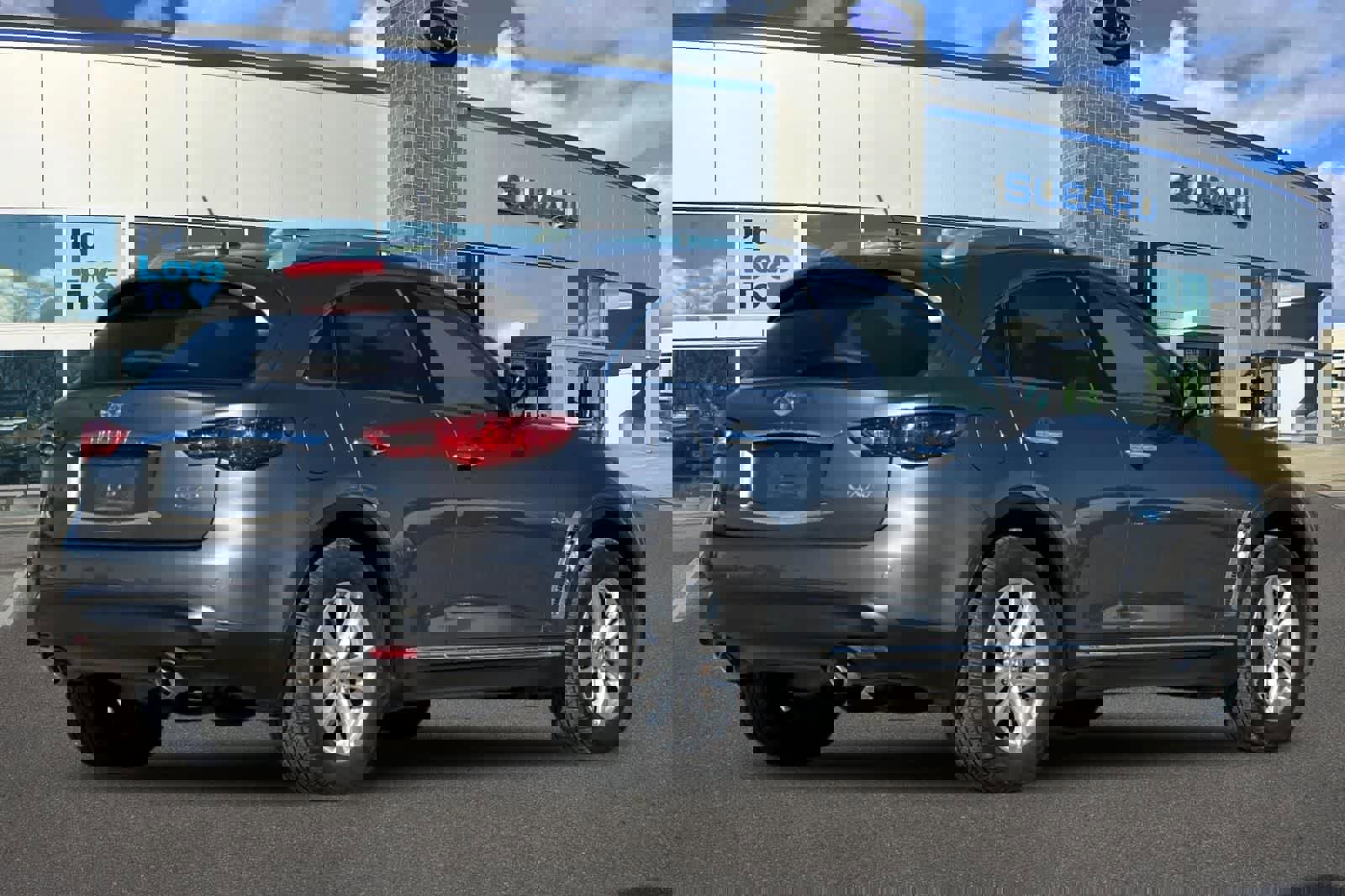 Used 2017 INFINITI QX70 AWD w/ Premium Package image 2