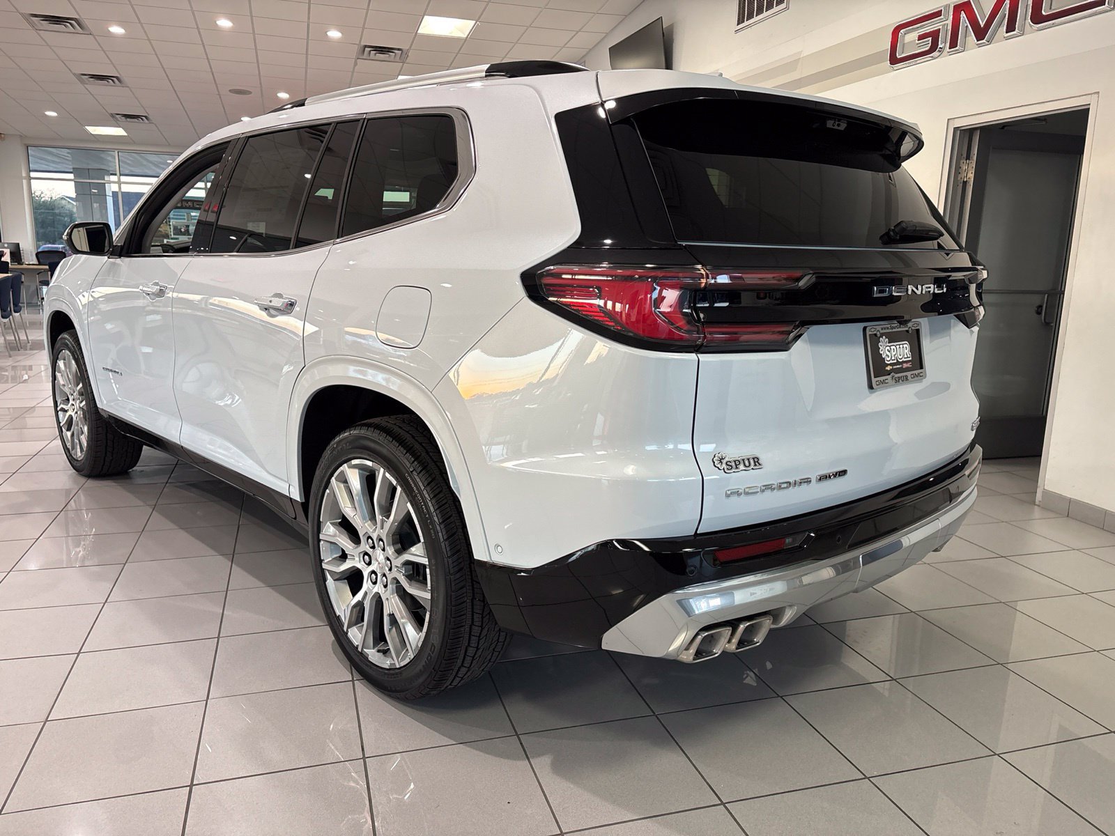 New 2027 GMC Acadia Denali w/ Denali Reserve Package AWD/4WD image 4