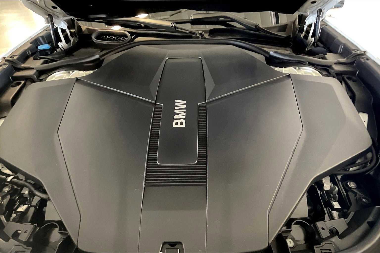 Used 2025 BMW i7 xDrive60 image 16