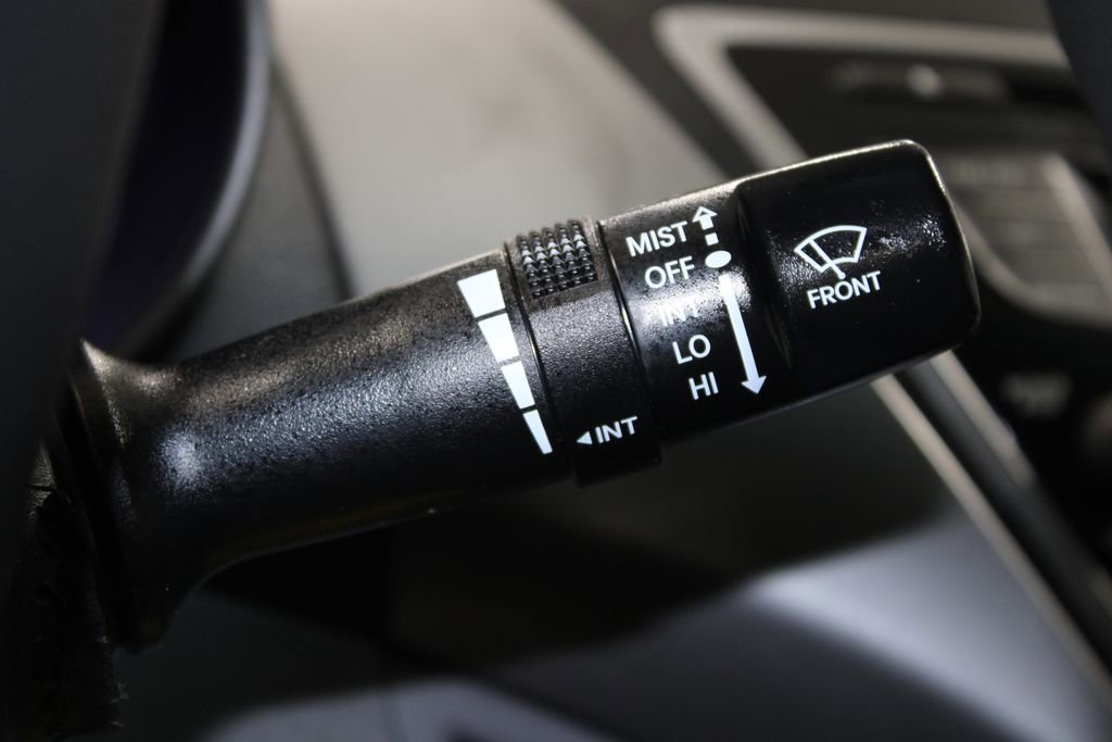 Used 2013 Hyundai Elantra GLS image 32