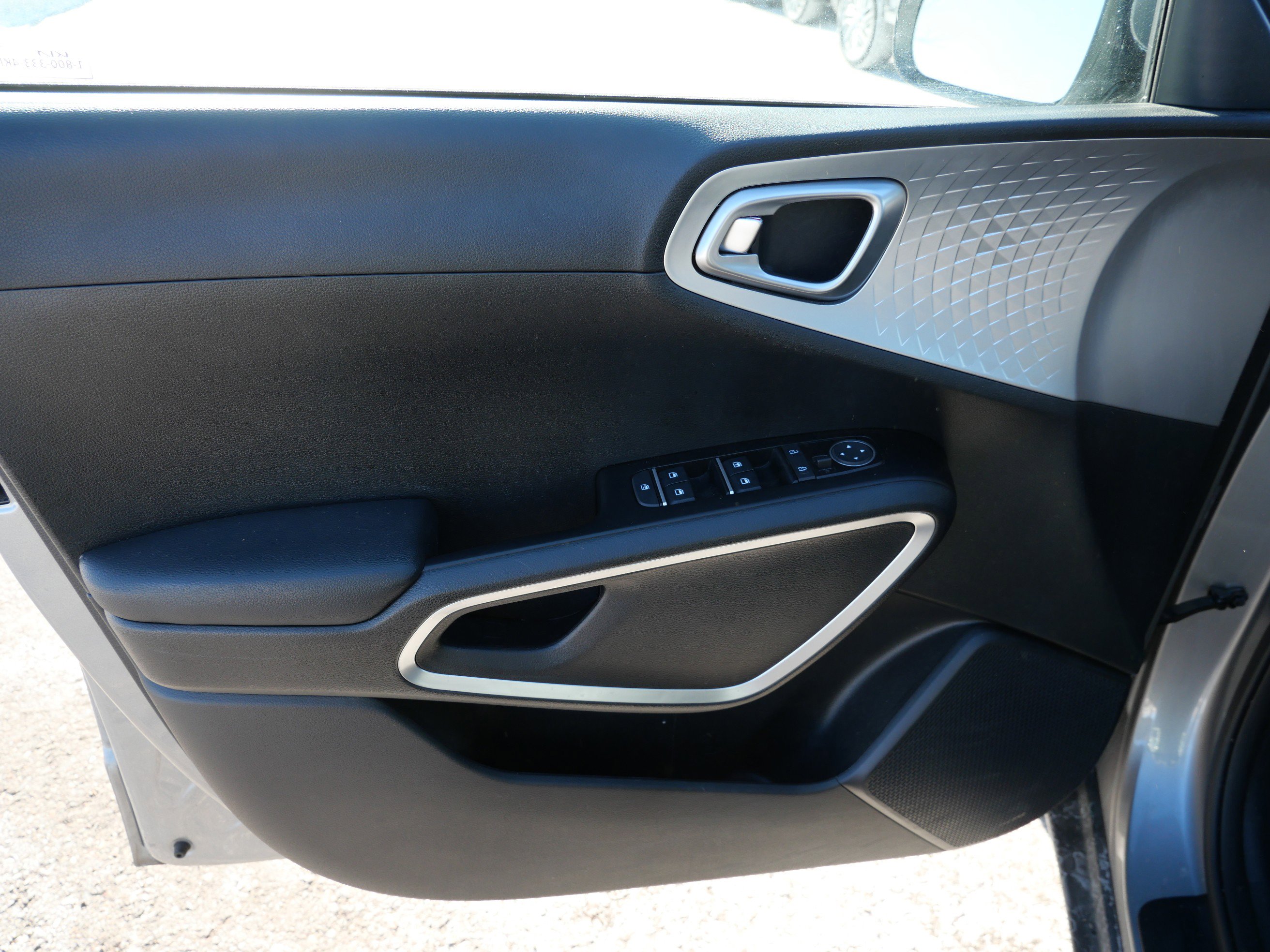 Used 2023 Kia Soul LX image 11