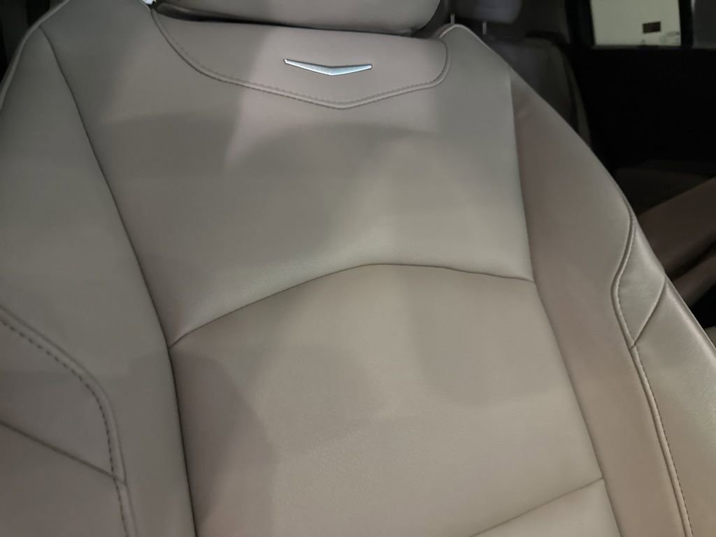 Used 2022 Cadillac XT4 Luxury w/ Cold Weather Package image 10