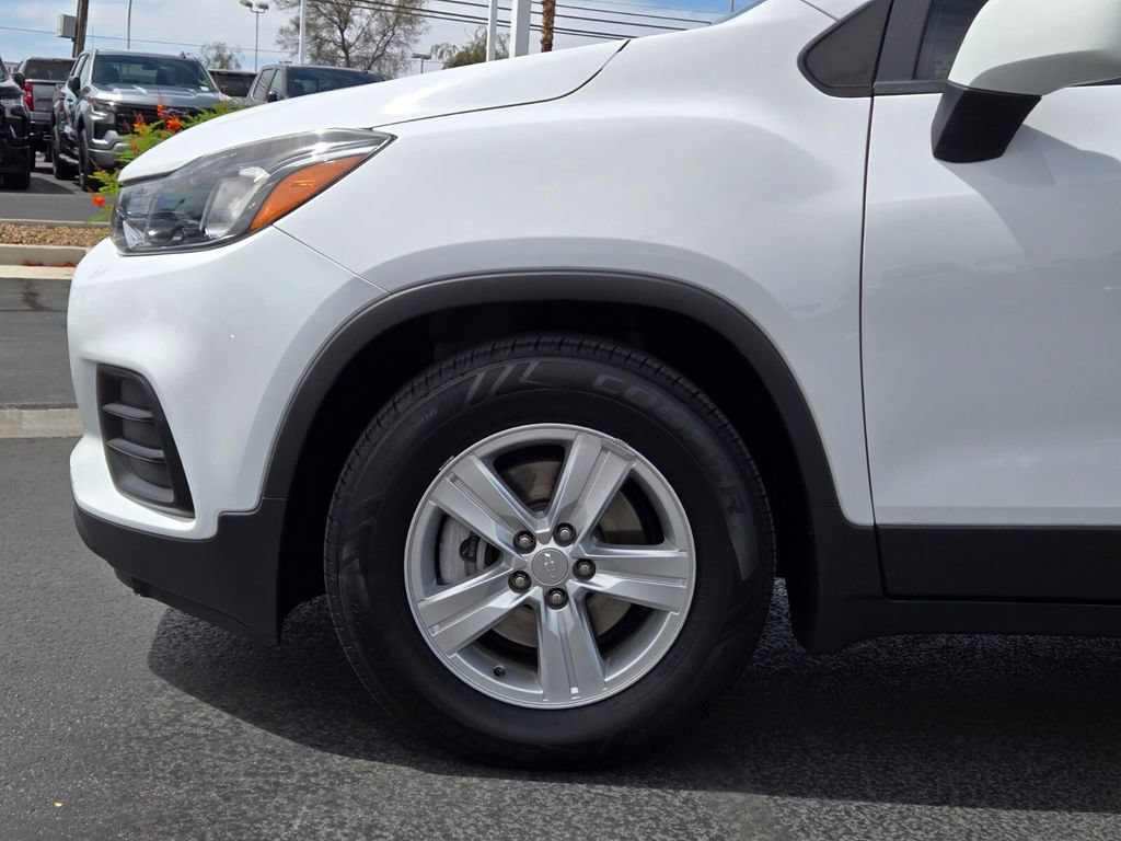 Used 2020 Chevrolet Trax LS w/ LPO, Cargo Package FWD image 9