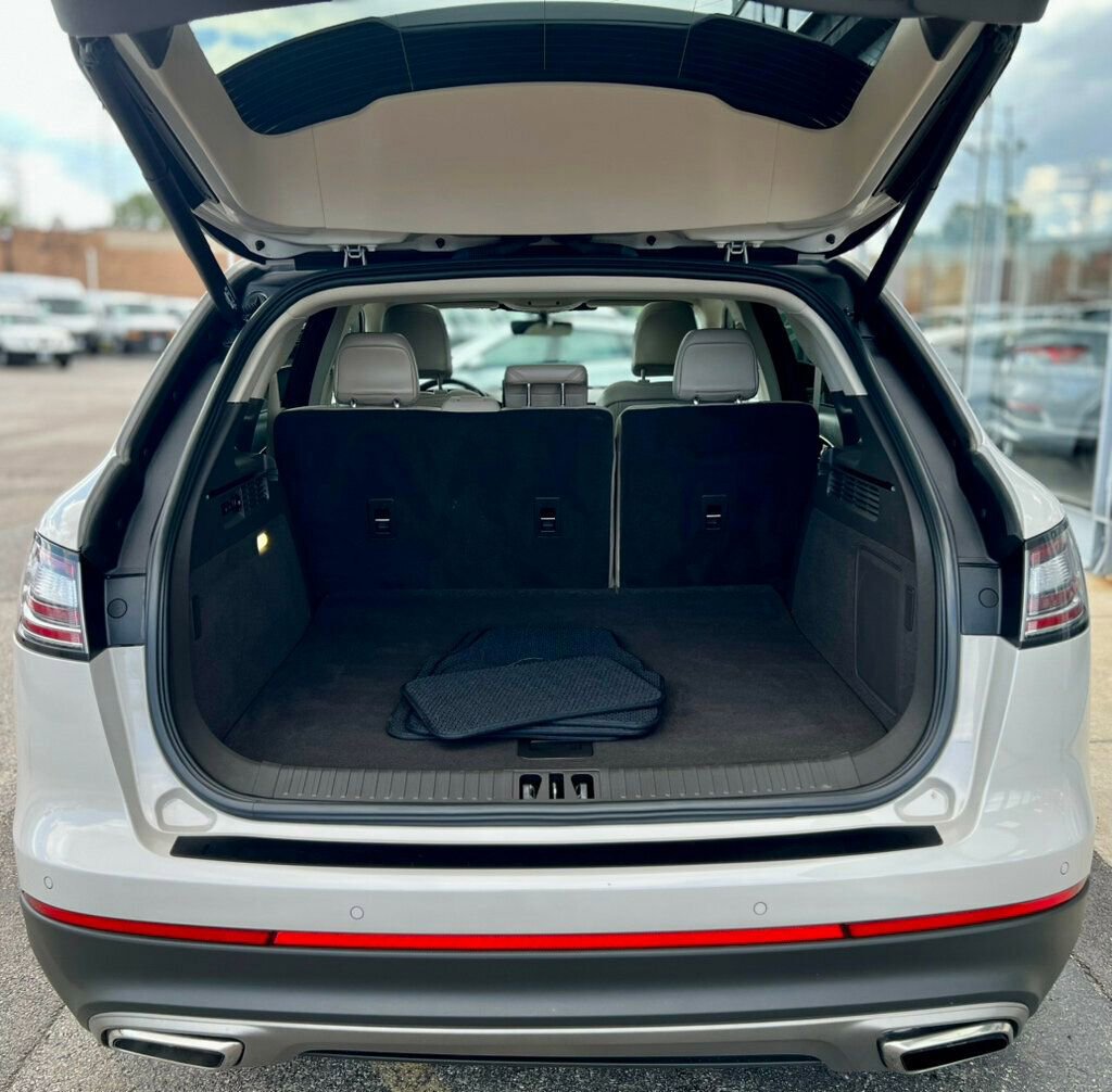 Used 2022 Lincoln Nautilus Reserve w/ Equipment Group 201A image 7